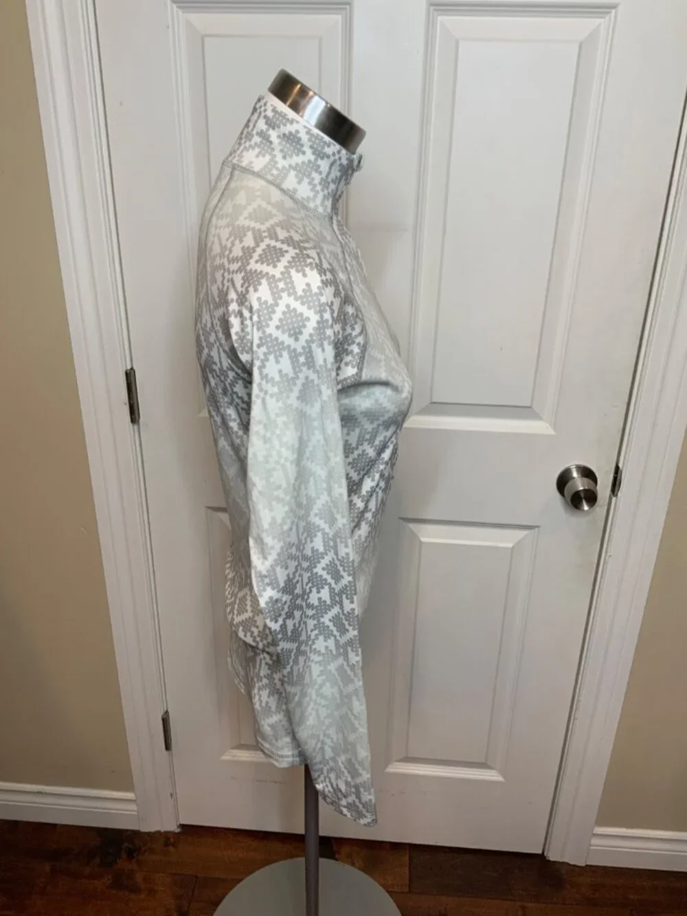 Nike Pro Silver White Geometric Half Zip Long Sleeve Top, Size S